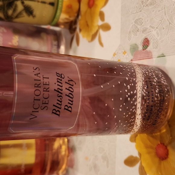 PINK VS BLUSHING BUBBLY - Picture 2 of 3